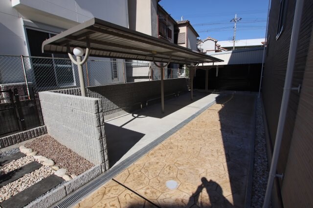 物件内観写真4　(駐輪場)