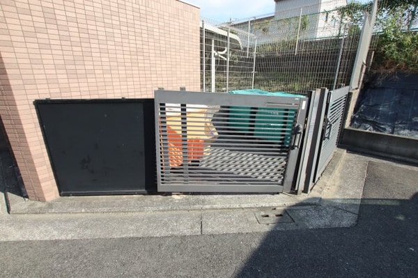 建物設備(敷地内ゴミ捨場)