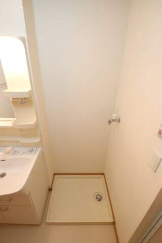 物件内観写真12　(室内洗濯機置場)