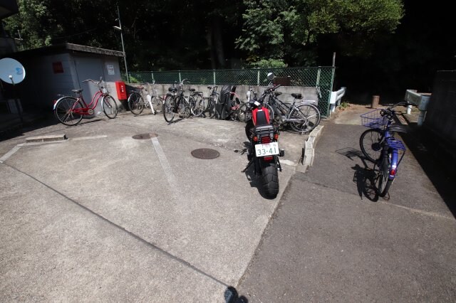 物件内観写真5　(駐輪場)