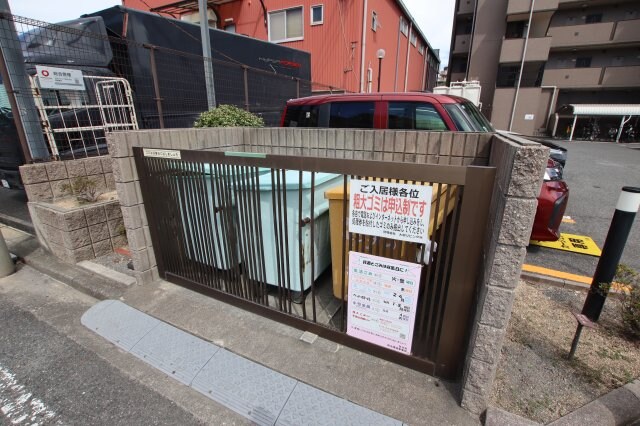 物件内観写真6　(敷地内ゴミ置き場)