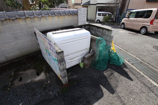 建物設備(敷地内ゴミ捨場)