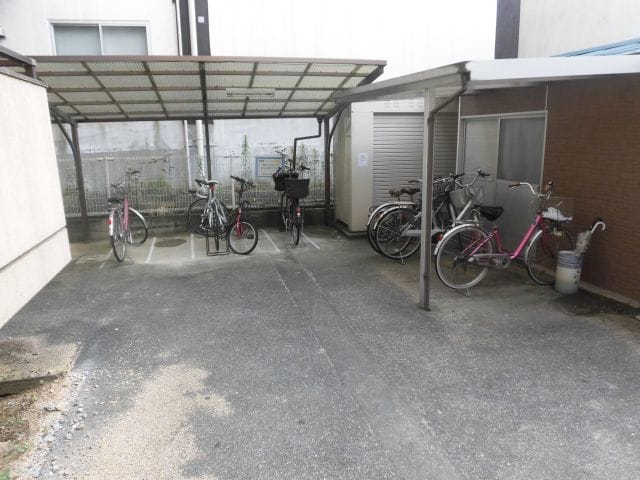物件内観写真5　(駐輪場)