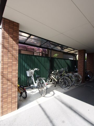 物件内観写真4　(駐輪場)