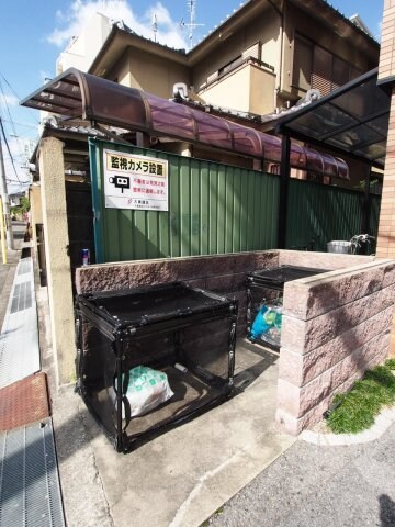 物件内観写真5　(敷地内ごみ置き場)