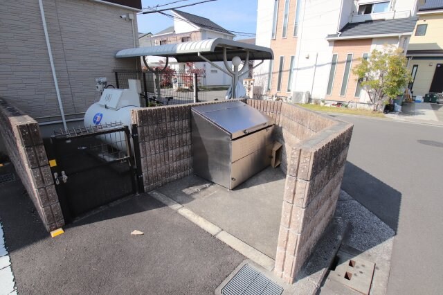 物件内観写真5　(敷地内ゴミ捨場)