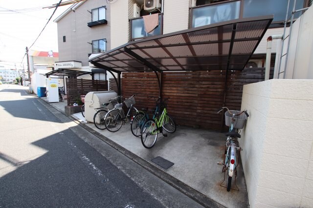 物件内観写真3　(駐輪場)