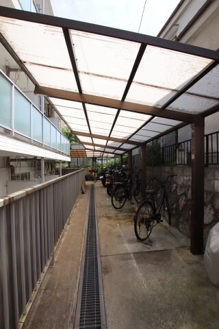 物件内観写真4　(駐輪場)