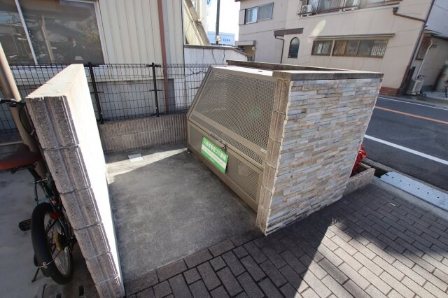 物件内観写真5　(敷地内ゴミ捨場)