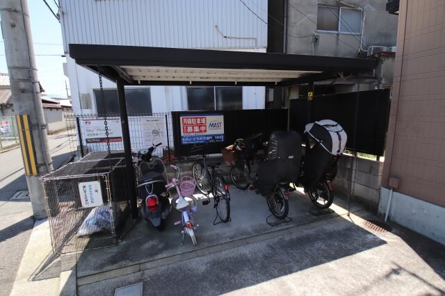 物件内観写真4　(駐輪場)