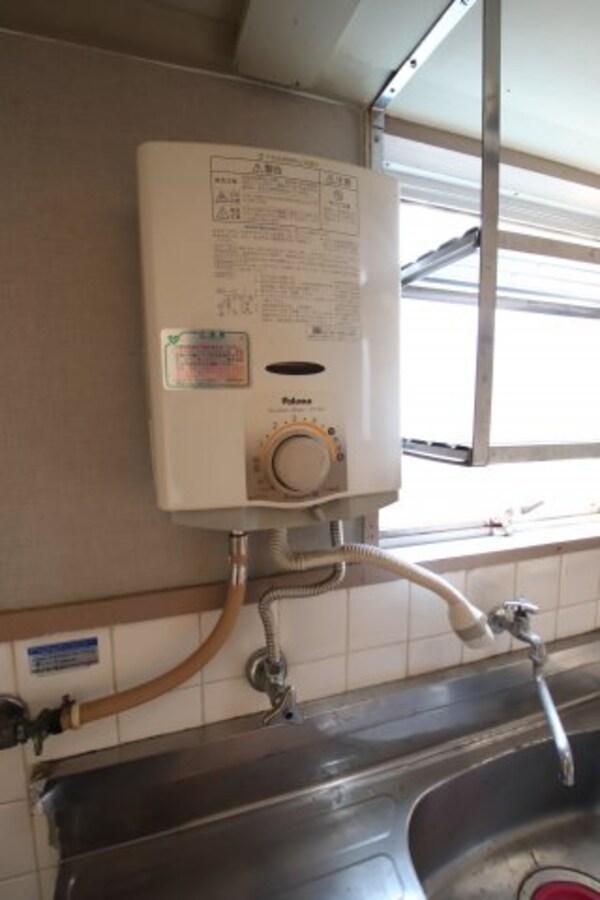 建物設備(瞬間湯沸かし器)