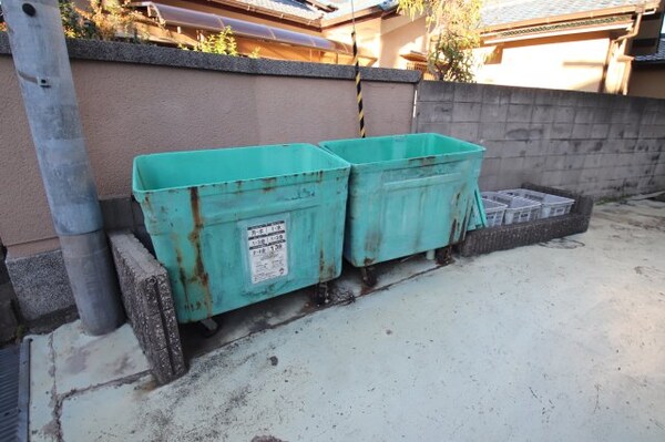 建物設備(敷地内ゴミ置き場)
