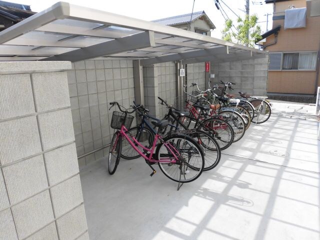 物件内観写真4　(駐輪場)