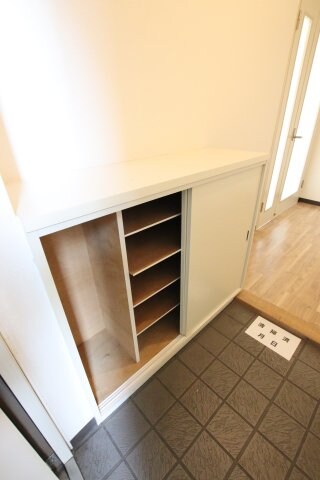 物件内観写真7　(下駄箱)