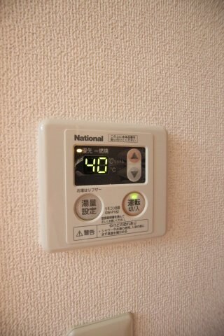 物件内観写真15　(給湯器リモコン)