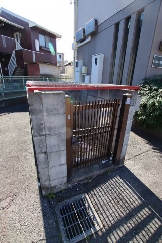 物件内観写真5　(敷地内ゴミ捨場)