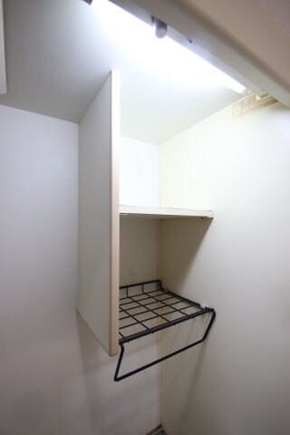 物件内観写真18　(吊戸棚)
