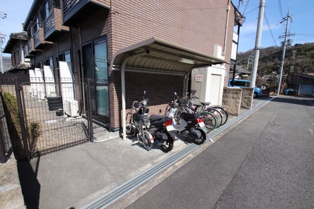 物件内観写真4　(駐輪場)