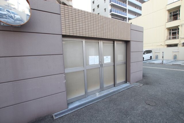 物件内観写真5　(敷地内ゴミ置き場)