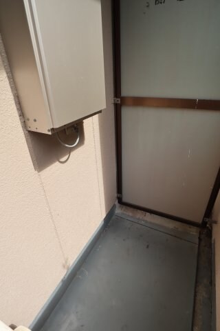 物件内観写真26　(敷地外洗濯機置き場)