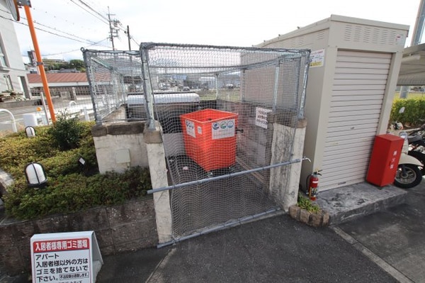 建物設備(敷地内ゴミ捨場)