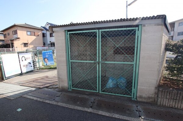 建物設備(敷地内ゴミ置き場)