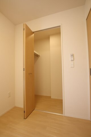 物件内観写真12　(ウォークインクローゼット)
