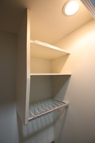 物件内観写真13　(吊戸棚)