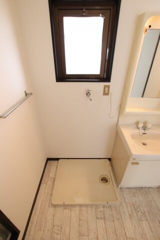 物件内観写真12　(室内洗濯機置場)