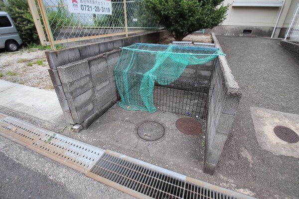 建物設備(敷地内ゴミ置き場)