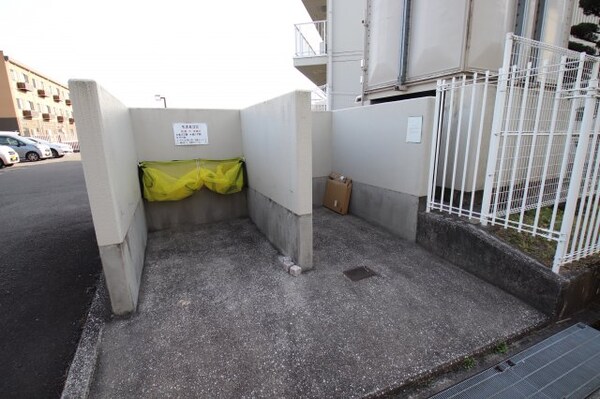 建物設備(敷地内ゴミ置き場)