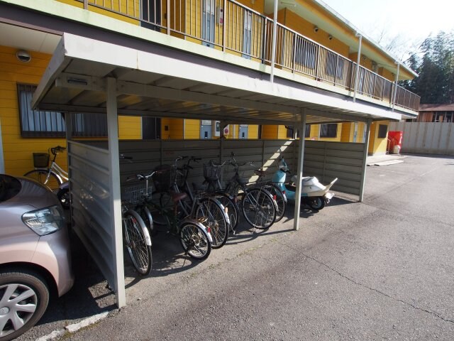 物件内観写真4　(駐輪場)