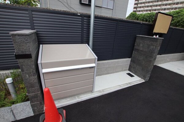 建物設備(敷地内ゴミ捨場)