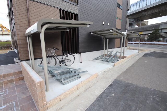 物件内観写真4　(駐輪場)