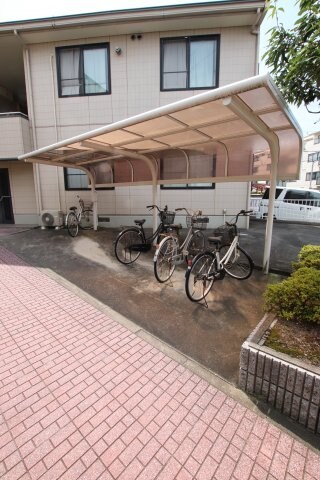 物件内観写真4　(駐輪場)