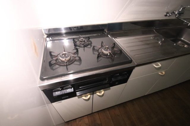 物件内観写真10　(3口コンロ)