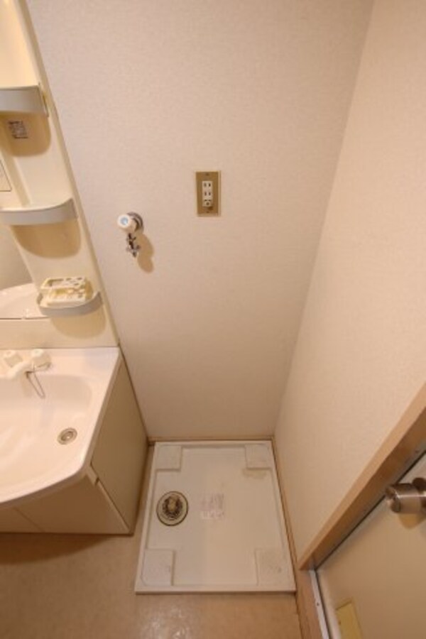 建物設備(室内洗濯機置き場)