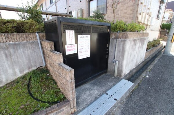 建物設備(敷地内ゴミ捨場)