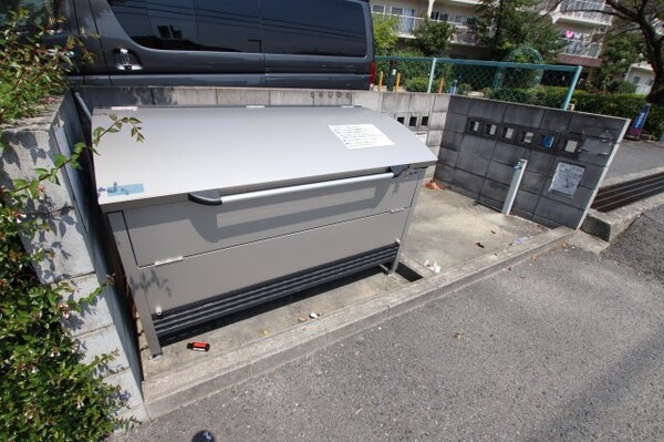 建物設備(敷地内ゴミ捨場)