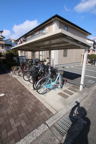 物件内観写真4　(駐輪場)