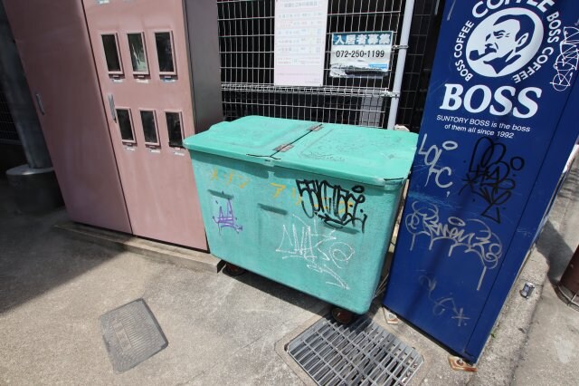 物件内観写真7　(敷地内ゴミ置き場)