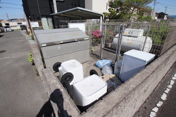 建物設備(敷地内ゴミ捨場)