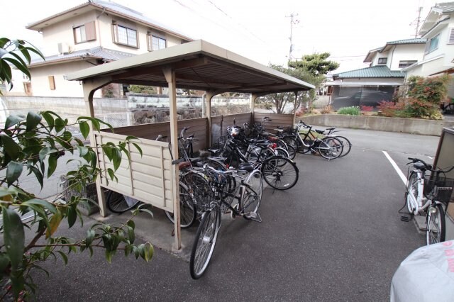 物件内観写真4　(駐輪場)