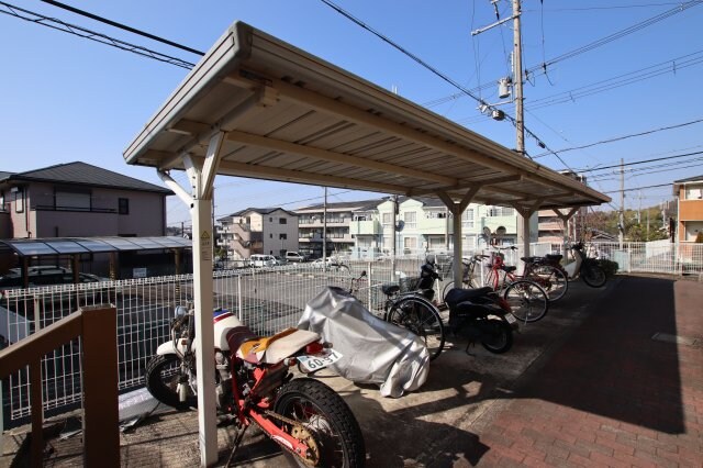 物件内観写真4　(駐輪場)