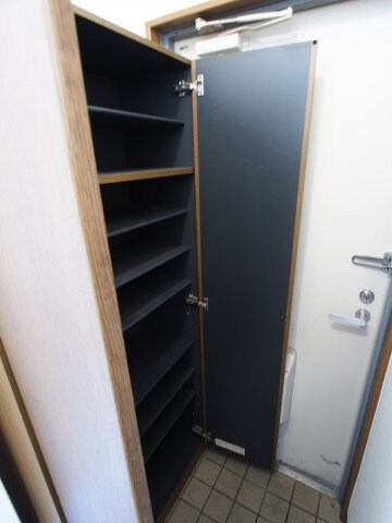 物件内観写真7　(下駄箱)