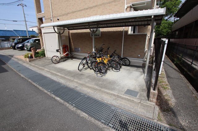 物件内観写真4　(駐輪場)