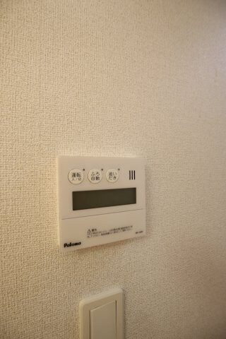 物件内観写真22　(給湯器リモコン)