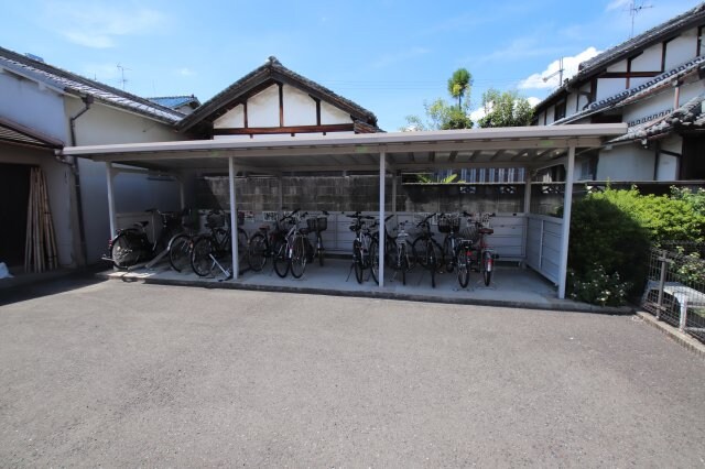 物件内観写真4　(駐輪場)