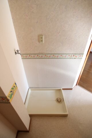 物件内観写真16　(敷地内ゴミ捨場)