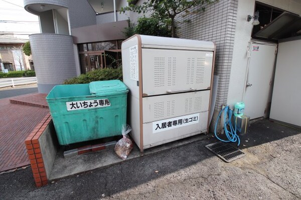 建物設備(敷地内ゴミ置き場)